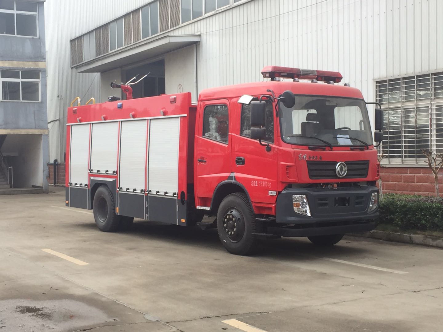 东风专用底盘水罐消防车 670641193003500999.jpg