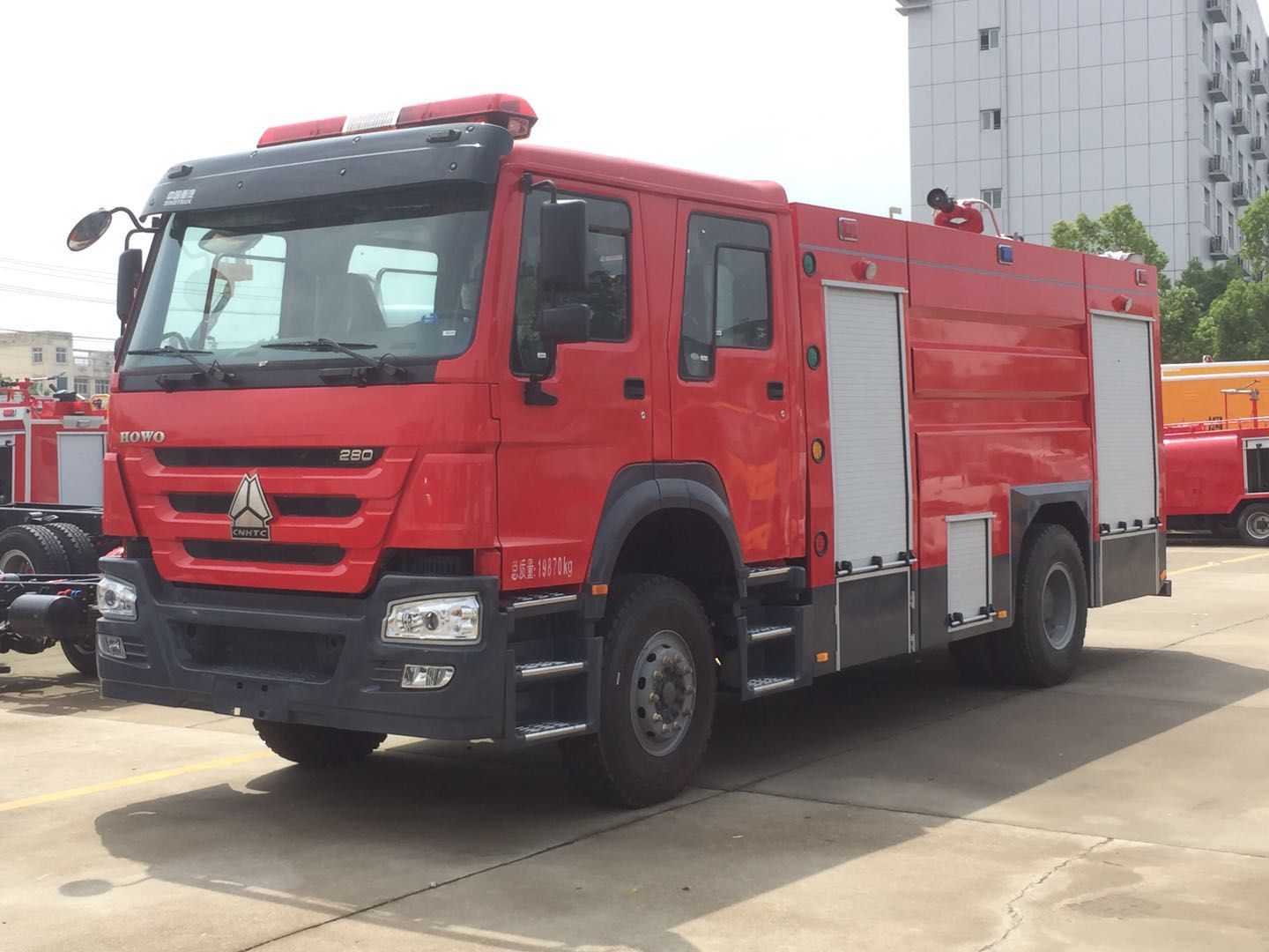 重汽豪沃泡沫消防车 8CFEE01C307B1CEB3B597838DD0B7D85.jpg