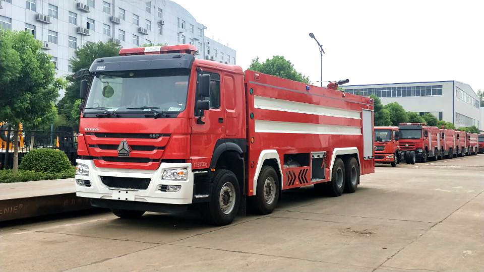 重汽豪沃泡沫消防车_副本.jpg 1395DC7538F7BFE758124A9D0669CFA7_副本.jpg