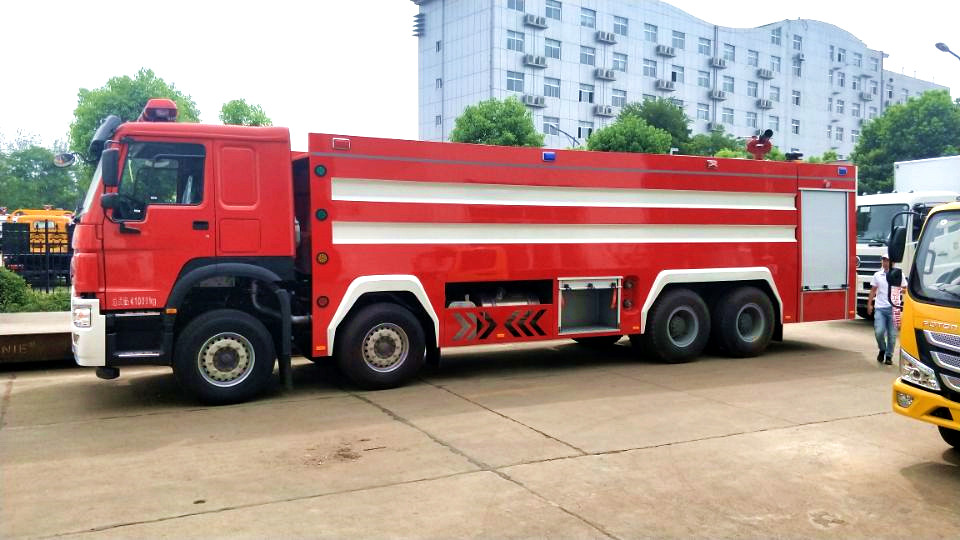 重汽豪沃泡沫消防车图片 FD15789057B629B017EEFBC9F53E357B_副本.jpg