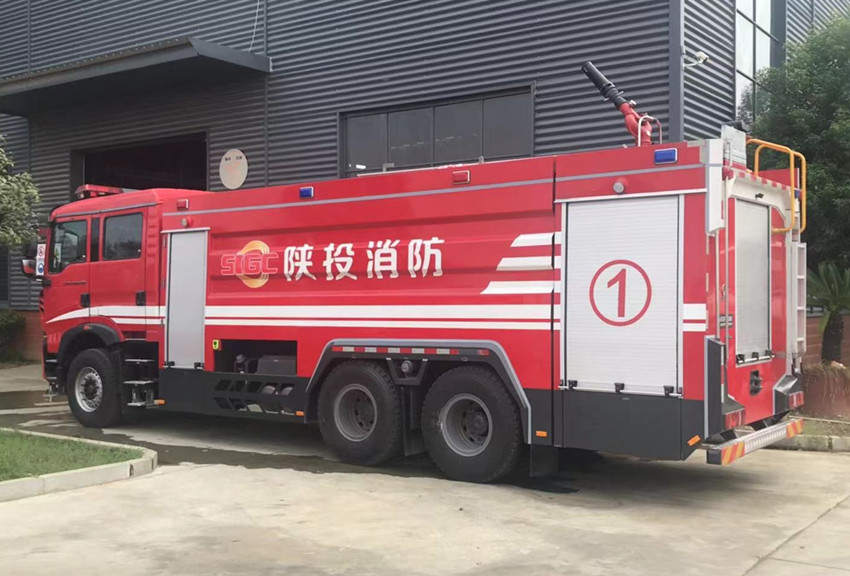 重汽消防车图片展示 ce653984088b55b8a99c0540c6dfcbe.jpg
