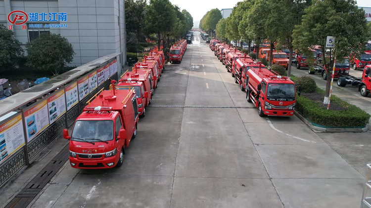 消防车图片jpg 9154cfa74cf106ea4cb209c203f7615.jpg
