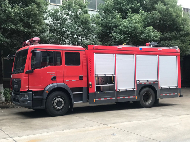 德国曼6吨压缩空气泡沫消防车.jpg A23F16EF8C029A145E07F2710DFEC50E.jpg
